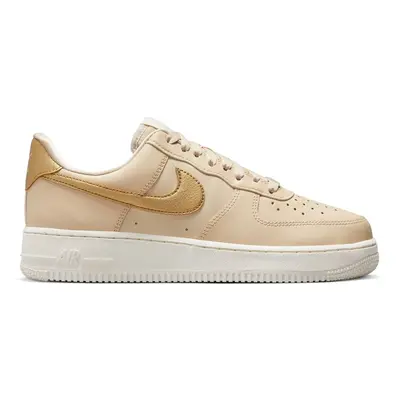 Nike Air Force '07 "Gold Swoosh Beige" Wmns - Damskie - Trampki Nike - Biały - DQ7569-102 - Rozm