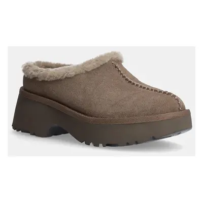 UGG kapcie zamszowe New Heights Cozy Clog kolor brązowy 1162510-HCK