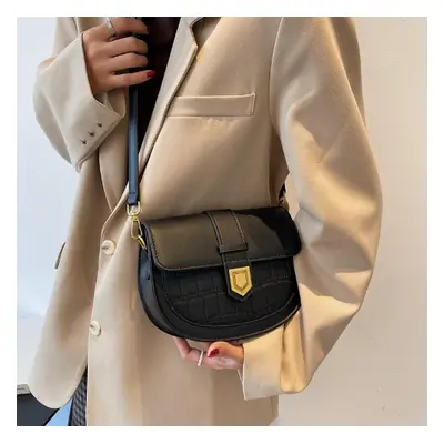 Senior sense of retro French shoulder bag female spring 2023 new fashion niche saddle bag hundre