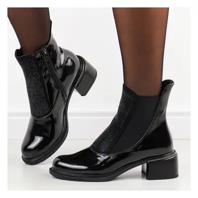 Czarne lakierowane botki damskie na obcasie Vinceza 58403