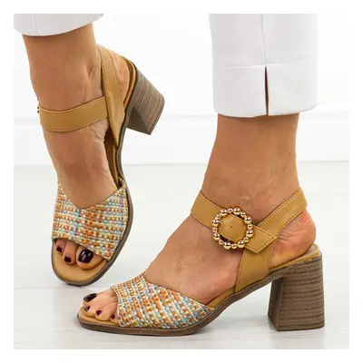 Beżowe sandały damskie na obcasie M.Daszyński 24125-4