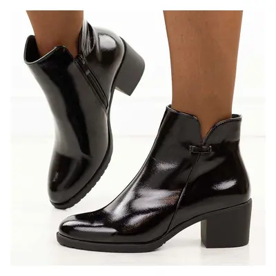 Czarne lakierowane botki damskie na obcasie M.Daszyński Sa128-61