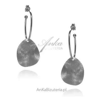 Kolczyki srebrne wiszące satynowane blaszki scarlett