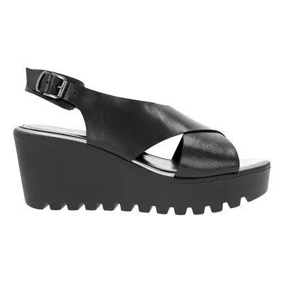 Wojas Skórzane sandały w kolorze czarnym na koturnie rozmiar: