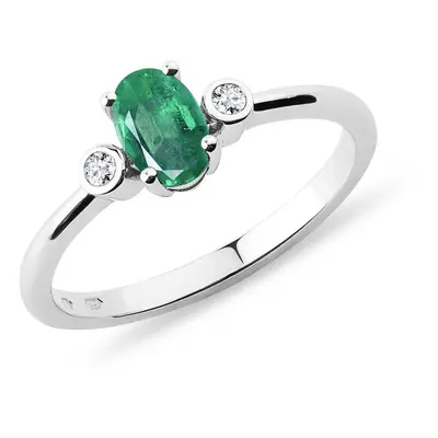 Pierścionek ze szmaragdem i diamentami w białym złocie KLENOTA