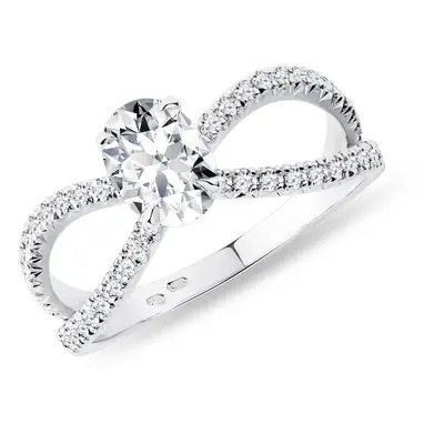 Luksusowy nietypowy pierścionek zaręczynowy z białego złota z diamentami KLENOTA