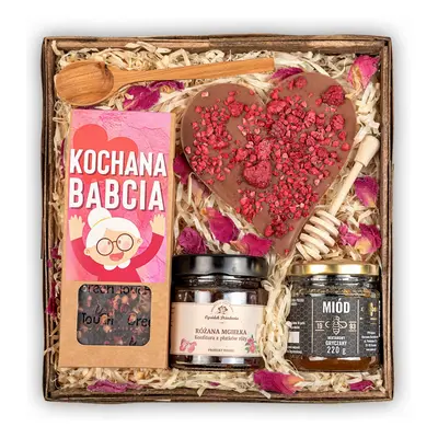 Prezent dla babci kosz prezentowy z herbatą, miodem, konfiturą i czekoladą serce